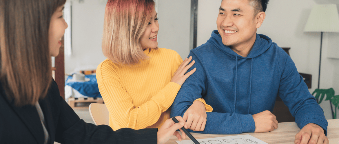 happy-young-asian-couple-realtor-agent 1 (1)